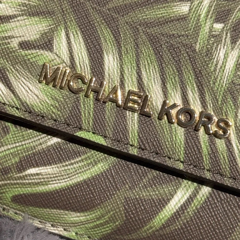 Michael Kors Tropical Leaf Key Ring/Card Holder Mini Wallet - Picture 3 of 8